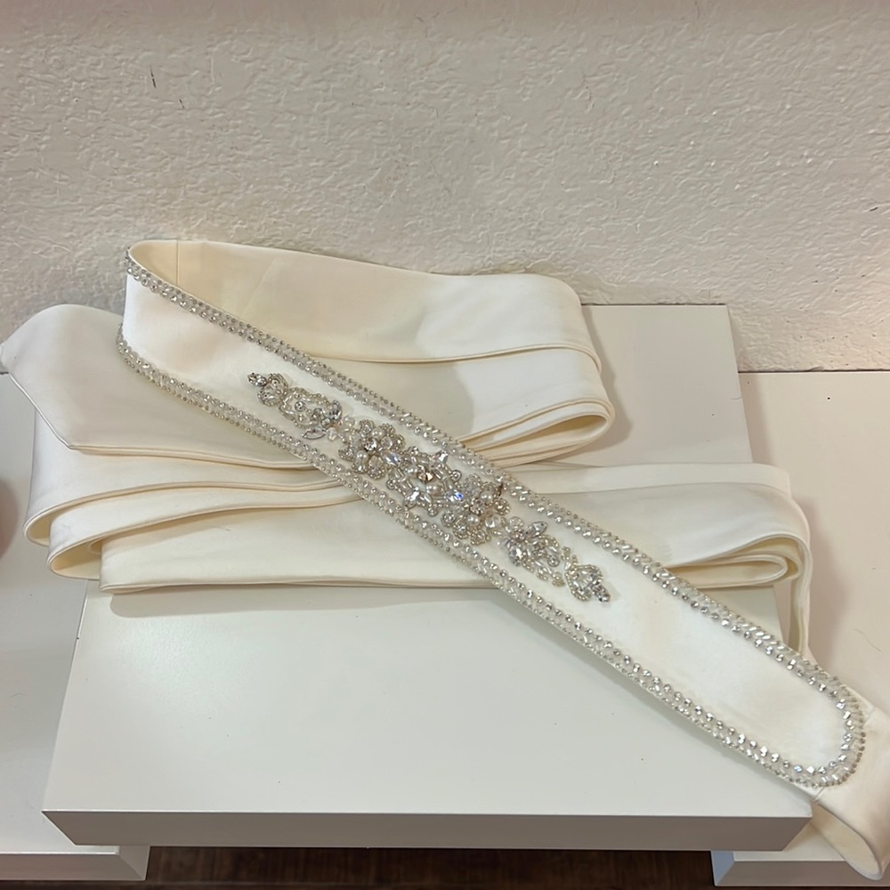 Stunning Wedding Dress Belt